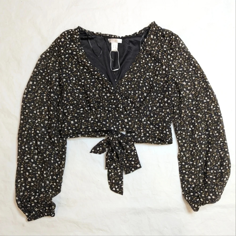NWT Revamped Black Floral Flowy  Long Sleeve Open Tie Back Crop Top Woman M Boho